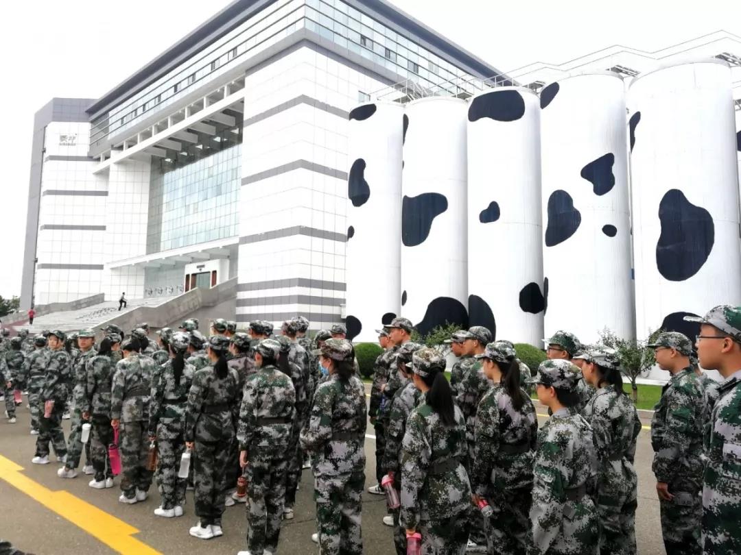 標(biāo)題：【逐夢青春 砥礪成鋒】呼市一中2019級新生社會軍事實(shí)踐活動系列之三
瀏覽次數(shù)：328
發(fā)表時間：2019-08-23