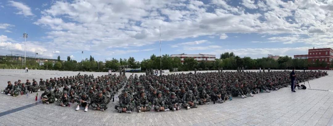 標(biāo)題：【逐夢青春 砥礪成鋒】呼市一中2019級新生軍事社會實(shí)踐活動之六
瀏覽次數(shù)：327
發(fā)表時間：2019-08-25